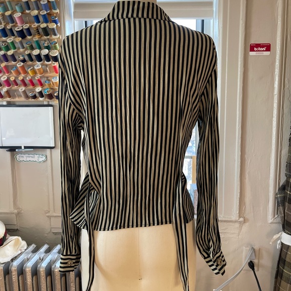 Casual Corner pin stripe blouse, size: M - Picture 9 of 10